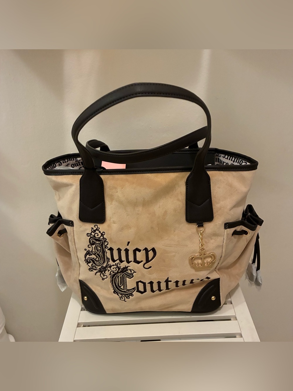 BNWTJuicy Couture Beige and Black Suede Tote with Gold Crown Charm.🌺